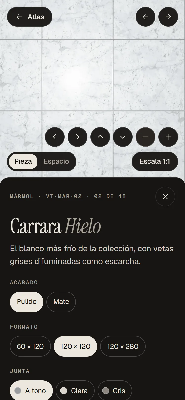 El visor de la pieza en el móvil: sobre el mármol Carrara Hielo, seis botones para desplazar la pieza y acercarla o alejarla; debajo, la ficha con acabado, formato y junta.